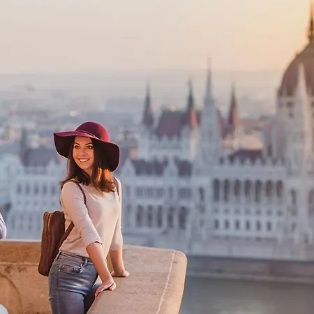 Luxe 2br With View On The St Stephen Road Apartment Budapest