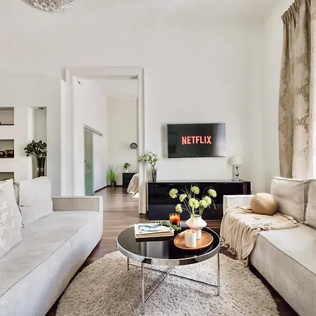 Luxe 2br With View On The St Stephen Road 아파트 *