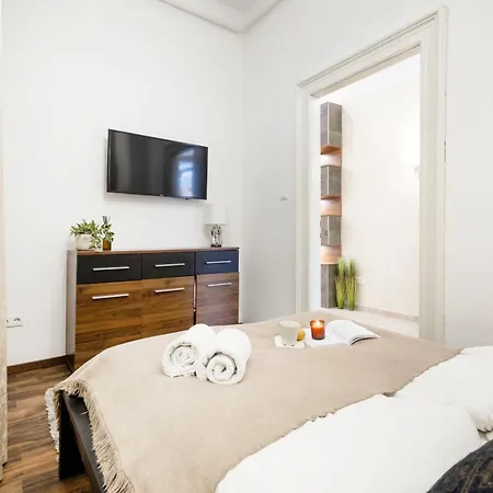 Luxe 2br With View On The St Stephen Road *