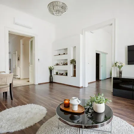 Luxe 2br With View On The St Stephen Road 부다페스트