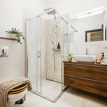 Luxe 2br With View On The St Stephen Road
