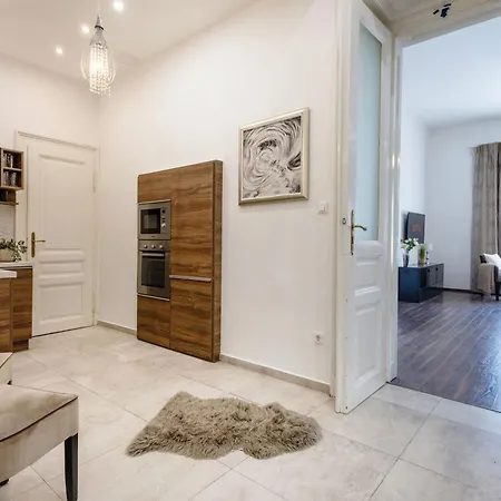 Luxe 2br With View On The St Stephen Road * 부다페스트